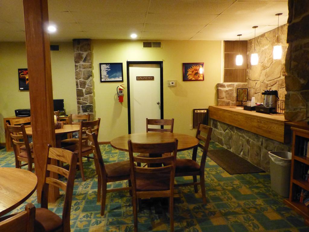 Inn At Deep Creek Oakland Екстериор снимка
