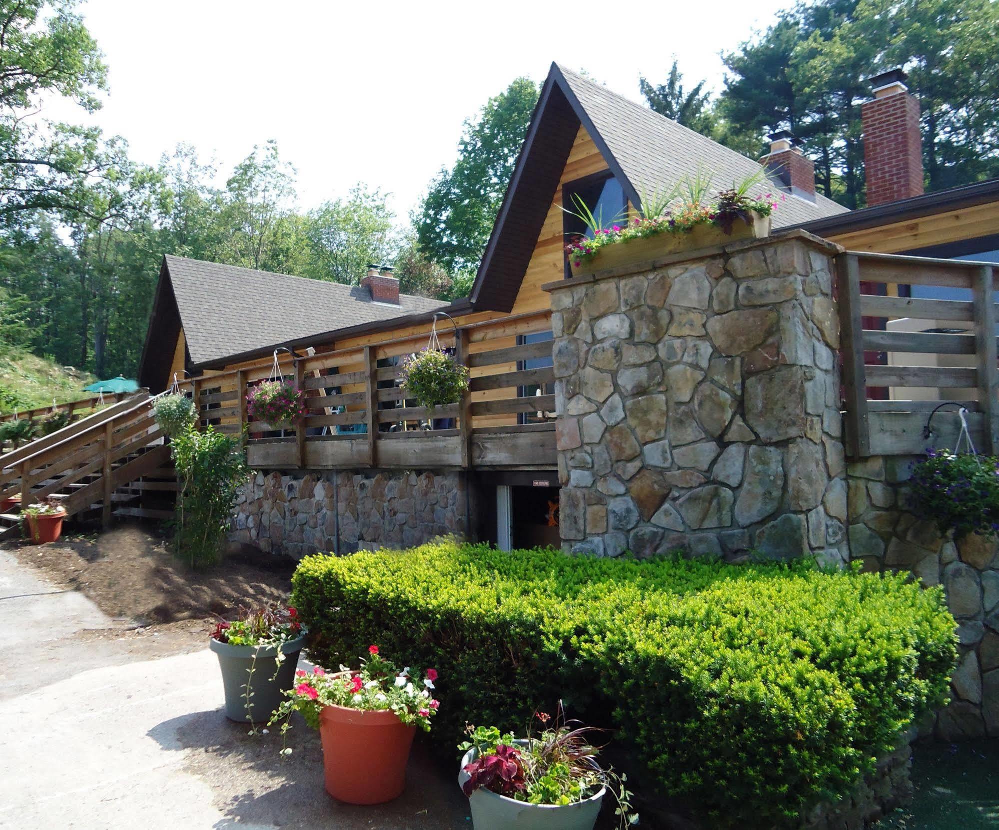 Inn At Deep Creek Oakland Екстериор снимка