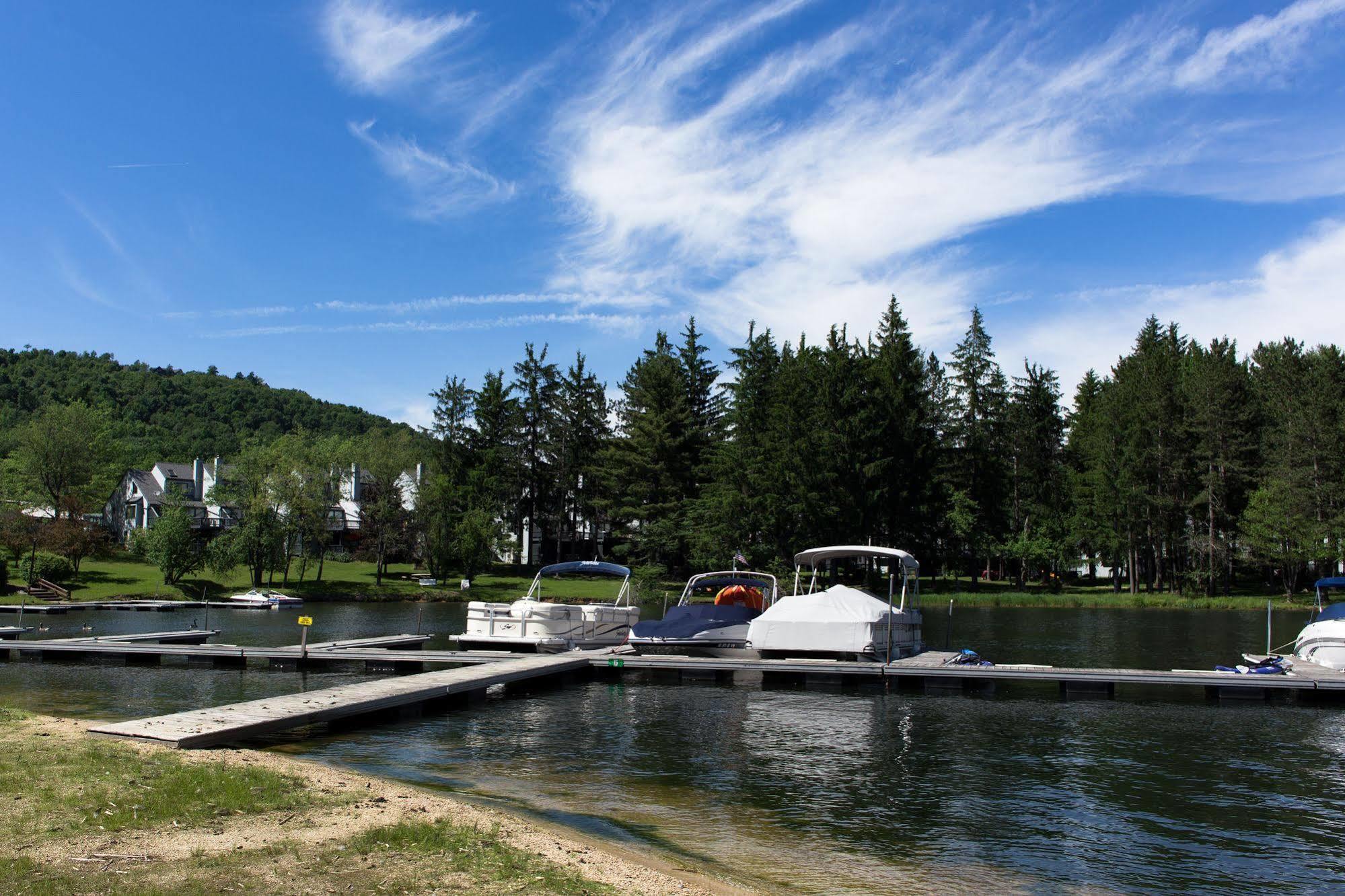 Inn At Deep Creek Oakland Екстериор снимка
