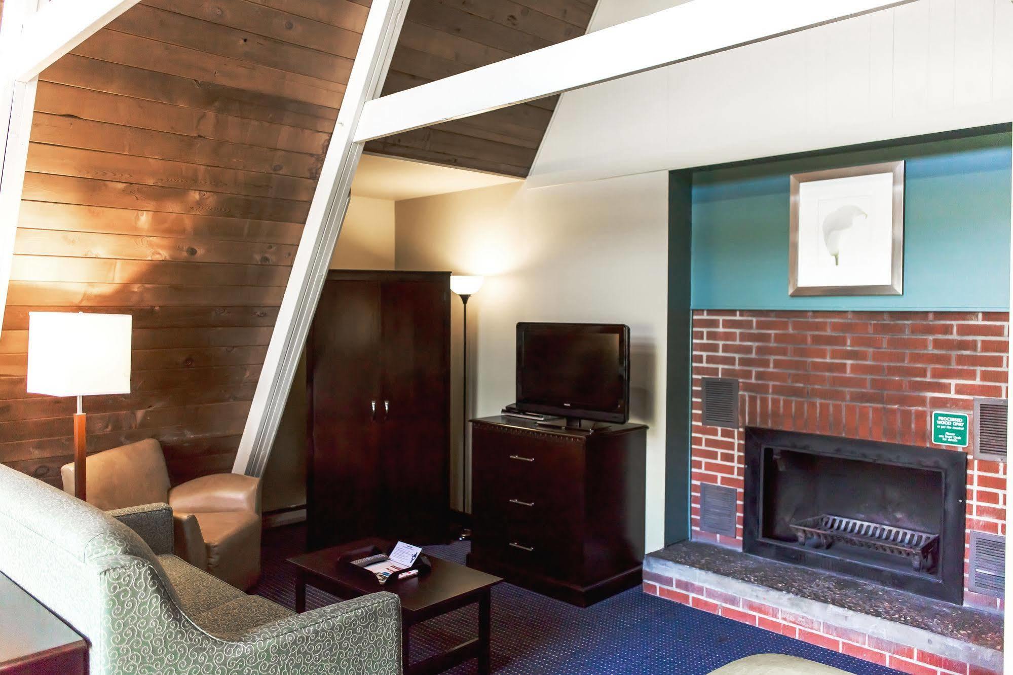 Inn At Deep Creek Oakland Екстериор снимка