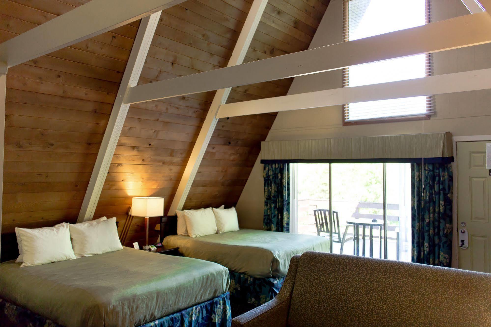 Inn At Deep Creek Oakland Екстериор снимка
